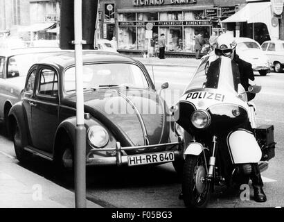 Polizei, Deutschland, Verkehrspolizei, Polizist auf dem Motorrad, Hamburg, 1970er Jahre, Zusatzrechte-Clearences-nicht vorhanden Stockfoto