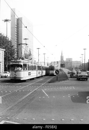 Geographie / Reisen,Deutschland,Düsseldorf,Verkehr / Transport,Straßenbahn,Hofgartenstrasse / Ersatzstrasse,Blick zur Johanneskirche,links Dreischeibenhaus,1972,öffentlicher Nahverkehr,Fahrzeug,öffentlicher Verkehr,öffentlicher Verkehr,öffentlicher Verkehr,öffentlicher Verkehr,Bahn,Schienen,Straßenbahnschienen,Linie 10,Haus,Häuser,Architektur,Thyssen-Haus,Thyssen-Hochhaus,Thyssen-Hochhaus,Thyssen,Mehrgeschossgebäude,Wehrtürme,Wehrtürme,Wehrtürme,Wehrtürme,Wehrtürme,Wehrtürme,Wehrtürme,Wehrtürme,Wehrtürme,Wehrtürme,Wehrtürme,Wehrtürme,Wehrtürme,Wehrtürme,Wehrtürme,Wehrtürme,Wehrtürme,Wehrtürme,Wehrtürme,Wehrtürme,Wehrtürme, Stockfoto