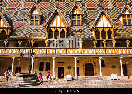 Ein mittelalterliches Hospital in der Stadt Beaune, Frankreich, in der Region Burgund, Hotel-Dieu ist heute ein Museum... Stockfoto