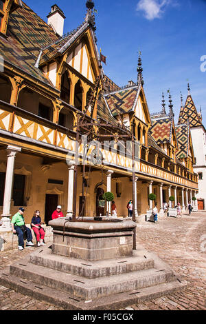 Ein mittelalterliches Hospital in der Stadt Beaune, Frankreich, in der Region Burgund, Hotel-Dieu ist heute ein Museum... Stockfoto