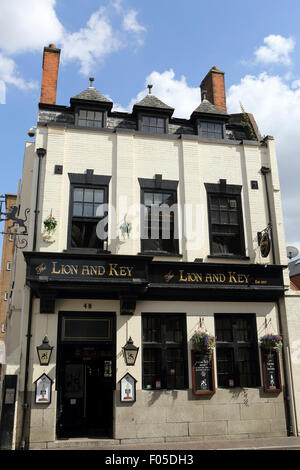 Der Löwe und Schlüssel Pub in Hull, England. Der Pub ist in der Altstadt von Hull. Stockfoto