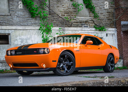 2014 dodge Challenger RT Hemi orange Stockfoto