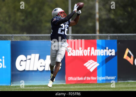 Foxborough, Massachusetts, USA. 6. August 2015. New England Patriots Cornerback Logan Ryan (26) macht einen Haken während der New England Patriots Trainingslager statt auf das Spielfeld im Gillette Stadium in Foxborough, Massachusetts. Eric Canha/CSM/Alamy Live-Nachrichten Stockfoto