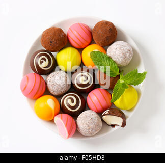 Gemischte Pralinen und Fruchtpralinen ganache Stockfoto