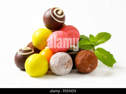 Gemischte Pralinen und Fruchtpralinen ganache Stockfoto