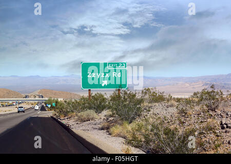 Zzyzx ist das letzte Wort im Wörterbuch und eine Straße in der kalifornischen Wüste. Stockfoto