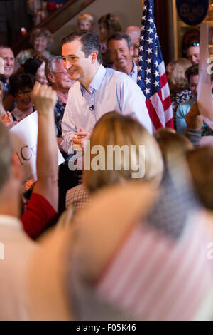 US-Senator und GOP Präsidentschaftskandidat Ted Cruz spricht während einer Kampagne Stop am Liberty Tap Room Restaurant August 7, 2015 in Mt. Pleasant, South Carolina. Die Veranstaltung war der Auftakt für eine sieben-Tage Bustour namens Cruz-Land-Bus-Tour der Südstaaten. Stockfoto