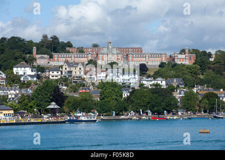 Das Royal Naval College, Dartmouth, betrachtet über den Fluss Dart von der Kinsgwear Seite Stockfoto