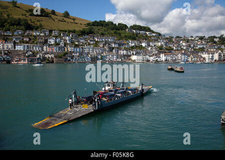 Unteren Fähre auf dem Fluss Dart, blicken nach Dartmouth Kingswear seitlich Stockfoto