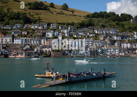 Unteren Fähren in Betrieb auf dem Fluss Dart, blicken nach Dartmouth Kingswear seitlich Stockfoto