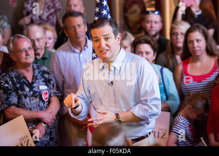 US-Senator und GOP Präsidentschaftskandidat Ted Cruz spricht während einer Kampagne Stop am Liberty Tap Room Restaurant August 7, 2015 in Mt. Pleasant, South Carolina. Die Veranstaltung war der Auftakt für eine sieben-Tage Bustour namens Cruz-Land-Bus-Tour der Südstaaten. Stockfoto