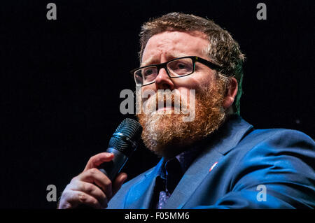 Belfast, Nordirland. 7. Aug 2015. Frankie Boyle führt zu einem begeisterten Publikum an der Feile ein phobail unter Kontroverse und Kritik Credit: Stephen Barnes/Alamy leben Nachrichten Stockfoto