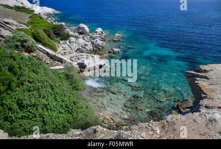 Sardinien, Italien: Blick auf Cala Spinosa in Capo Testa. Stockfoto