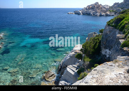 Sardinien, Italien: Blick auf Cala Spinosa in Capo Testa. Stockfoto