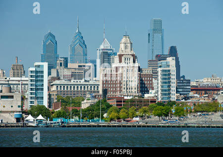 2010 HISTORISCHE SKYLINE DER INNENSTADT DELAWARE RIVER PHILADELPHIA PENNSYLVANIA USA Stockfoto