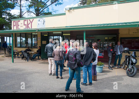 Pie im Sky Motorrad Club Cafe auf dem alten pacific Highway, Cowan, New South wales, Australien. Beliebter Treffpunkt Biker. Stockfoto