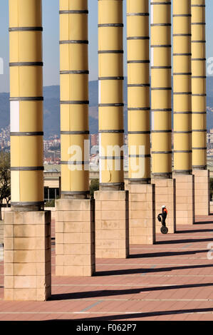 Olympiagelände. Hügel des Montjuïc.  Palau Sant Jordi, Fernmeldeturm von Santiago Calatrava, Stockfoto