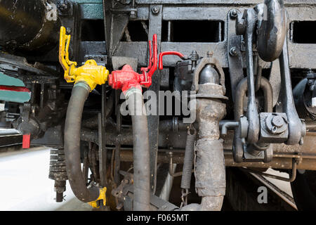 Teil der Lokomotive, bestehend aus verbinden, Kupplung, Stufen mit Handlauf, Teil des Rades mit ein Bremsmechanismus, locomo Stockfoto