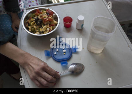 Peking, China. 7. Juni 2014. Tod ist fast das einzige, was im Leben sicher sein kann, es ist das endgültige Ziel für alle, einfach den Kreislauf des Lebens. Aber in der chinesischen Gesellschaft, Verleugnung des Todes ist extrem stark und alles verbunden mit es wird geglaubt, um Unglück, bringen sogar Sprache im Zusammenhang mit Tod oder überhaupt darüber nachzudenken. Diese Schrecken des Todes bedeutet, dass viele weigern, seine Unvermeidbarkeit zu akzeptieren. Es ist ein Ort für den Tod. In den letzten 27 Jahren haben mehr als 30.000 Patienten ihre letzten Tage dort verbracht, die rund 3 Patienten bedeutet Weg (sterben) an jedem Tag waren. Es ist Stockfoto