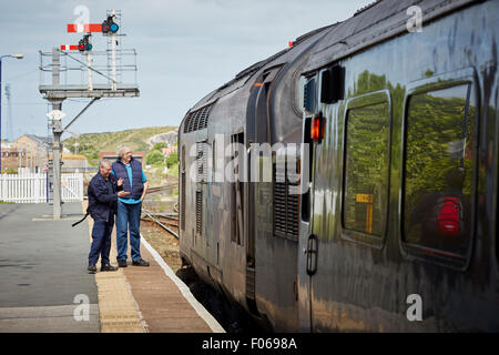 DRS Direct Rail Services fordert 37 37218 in Barrow-in-Festigkeit der 10:05 Preston, Barrow-in-Furness, die 2 49 1138 wird Stockfoto