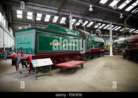 Gorton Works Bauherren Plaque auf der Seite ist ein 4-4-0 Klasse D11 verbessert Direktor Baujahr 1920 in Gorton Works, Manchester Stockfoto