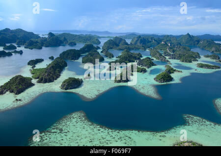 Luftaufnahme des Gebiets Misool, Misool, Raja Ampat, West Papua, Indonesien, Pazifik Stockfoto