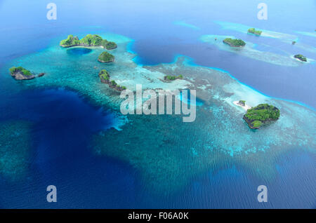Luftaufnahme von Rock Island nördlich von Daram, Misool, Raja Ampat, West-Papua, Indonesien, Pazifik Stockfoto