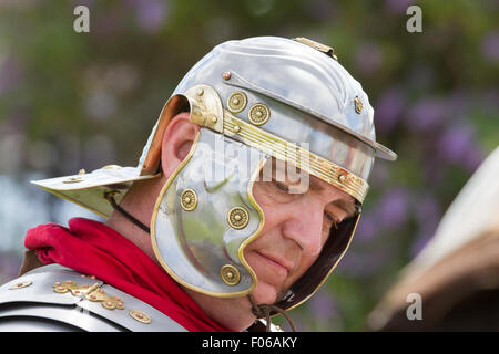 Wallsend, Tyne and Wear, UK. 8. August 2015. Hadrian Festival im Segedunum römisches Fort: römischer Gladiator. Das Hadrian Festival ist Teil des Programms der Maßnahmen zur Förderung des British Museum römische Reich: Power & People Ausstellung, die öffentlich zur Schau 30 Mai – 13. September 2015 Credit: Andrew Nicholson/Alamy Live News Stockfoto