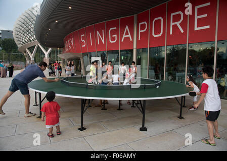 Singapur, 8 August 2015.Preparations zum 50. Jahrestag der Unabhängigkeit. Round Table Tennis feiern. Bildnachweis: Julio Etchart/Alamy Live-Nachrichten Stockfoto