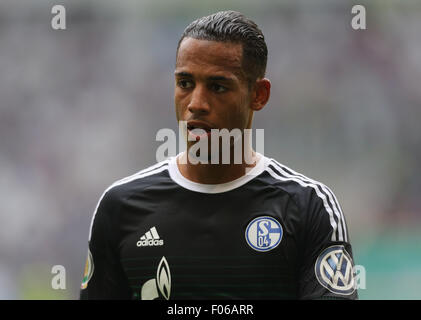 Duisburg, Deutschland. 8. August 2015. Deutsch-Soccer-Cup Runde 1, MSV Duisburg Vs FC Schalke 04: Dennis Aogo von Schalke. Bildnachweis: Jürgen Schwarz/Alamy Live-Nachrichten Stockfoto