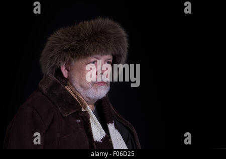 Porträt von harten senior woman in Winterkleidung Stockfoto