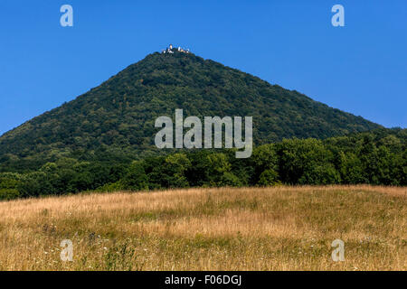 Milesovka ist mit seinen 837 m der höchste Berg des Ceské Stredohori (Böhmisches Mittelgebirge), Tschechische Republik Stockfoto