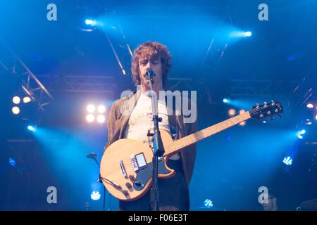 Ascot, Großbritannien. 8. August 2015. Razorlight erklingt in Dubai Duty Free Shergar Cup Konzert in Ascot Racecourse Credit: Andrew Spiers/Alamy Live News Stockfoto