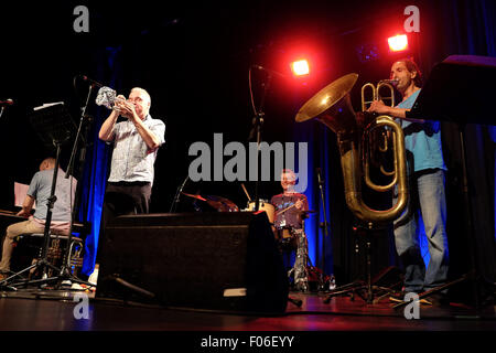 Brecon Jazz Festival, Powys, Wales - führen August 2015 - Jazzband Pigfoot in der Guildhall in Brecon als Teil des Brecon Jazz Festival 2015. Stockfoto