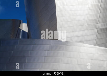 LOS ANGELES - 26 Juli: Walt Disney Concert Hall in Los Angeles, CA am 26. Juli 2015. Der Saal wurde von Frank Gehry entworfen und ist Stockfoto