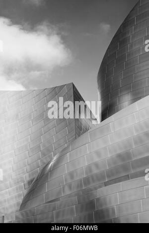 LOS ANGELES - 26 Juli: Walt Disney Concert Hall in der Innenstadt von Los Angeles am 26. Juli 2015. Der Konzertsaal beherbergt das Los Angel Stockfoto