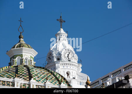 Metropolitan Kathedrale von Quito in der Altstadt früh morgens mit dem blauen Himmel, Quito, Ecuador 2015 Stockfoto