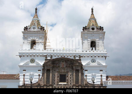 Kirche und Kloster des Heiligen Franziskus in der Altstadt von Quito. Altstadt von Quito ist die erste UNESCO-Welterbe Stockfoto