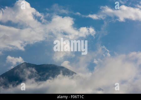 Vulkan Tungurahua in den ecuadorianischen Anden. Banos de Agua Santa, Ecuador 2015. Stockfoto