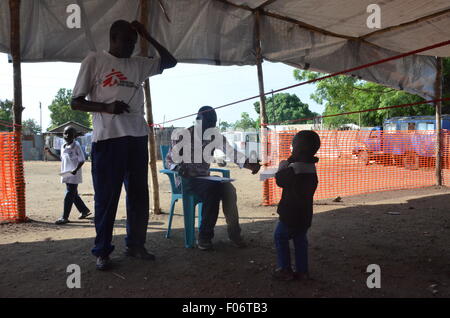 Juba, Südsudan. 31. Juli 2015. Médecins Sans Frontières (MSF) weiterhin Impfprogramme gegen Cholera in Juba und seine Umgebung durchzuführen, selbst als es verkündet, daß die Epidemie Verminderung ist. Bereiche in der Hauptstadt, darunter Malakia unter anderem und den Außenbezirken einschließlich Atla Bara und Kator haben alle vom Körper Gesundheit Nächstenliebe in ihrem Bestreben, Juba der tödlichen Krankheit befreien huschte worden. © Samir Bol/ZUMA Wire/ZUMAPRESS.com/Alamy Live-Nachrichten Stockfoto