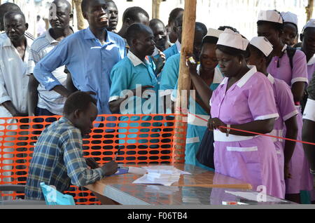 Juba, Südsudan. 31. Juli 2015. Médecins Sans Frontières (MSF) weiterhin Impfprogramme gegen Cholera in Juba und seine Umgebung durchzuführen, selbst als es verkündet, daß die Epidemie Verminderung ist. Bereiche in der Hauptstadt, darunter Malakia unter anderem und den Außenbezirken einschließlich Atla Bara und Kator haben alle vom Körper Gesundheit Nächstenliebe in ihrem Bestreben, Juba der tödlichen Krankheit befreien huschte worden. © Samir Bol/ZUMA Wire/ZUMAPRESS.com/Alamy Live-Nachrichten Stockfoto