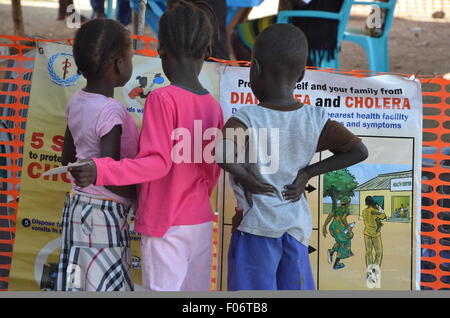 Juba, Südsudan. 31. Juli 2015. Médecins Sans Frontières (MSF) weiterhin Impfprogramme gegen Cholera in Juba und seine Umgebung durchzuführen, selbst als es verkündet, daß die Epidemie Verminderung ist. Bereiche in der Hauptstadt, darunter Malakia unter anderem und den Außenbezirken einschließlich Atla Bara und Kator haben alle vom Körper Gesundheit Nächstenliebe in ihrem Bestreben, Juba der tödlichen Krankheit befreien huschte worden. © Samir Bol/ZUMA Wire/ZUMAPRESS.com/Alamy Live-Nachrichten Stockfoto