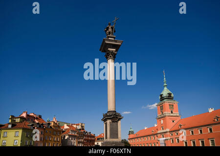 Europa, Polen, Warschau, Altstadt (Stare Miasto), Schlossplatz (Plac Zamkowy), neben dem königlichen Schloss, mit König Sigismund Stockfoto