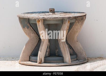 Alte hölzerne Seil Walze Angeln Boot closeup Stockfoto