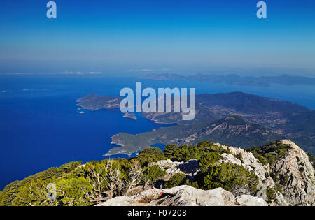 Ölüdeniz Küste, Fethiye, Türkei, Blick vom Babadag Berg, sehr beliebter Ort für paragliding Stockfoto