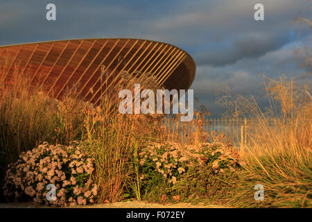 Sonnenuntergang über der Lee Valley VeloPark in der Queen Elizabeth Olympic Park, Stratford, London Stockfoto