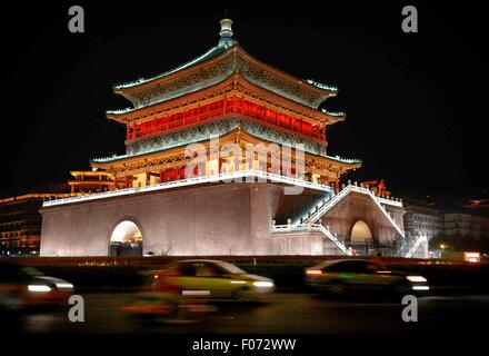 Peking, China. 2. Juli 2014. Foto auf 2. Juli 2014 zeigt die Nachtansicht des Glockenturms in Xi ' an, Hauptstadt der Nordwesten der chinesischen Provinz Shaanxi. © Wang Song/Xinhua/Alamy Live-Nachrichten Stockfoto