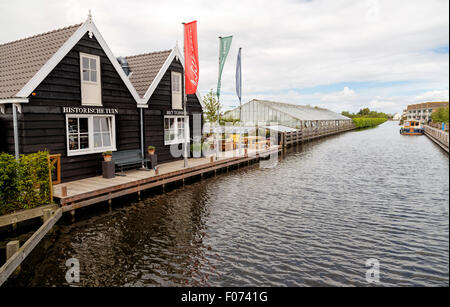 Blick auf den historischen Garten Aalsmeer, einen botanischen Garten in Aalsmeer, in der Nähe von Amsterdam, NorthHolland, Niederlande. Stockfoto