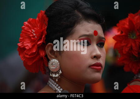 Dhaka, Bangladesch. 9. August 2015. Frauen in Bangladesch Indegenious teilnehmen, in einer Versammlung in Dhaka Vereinten Nationen gefeiert (UN) internationaler Tag der autochthonen Bevölkerungsgruppen der Welt. Die Veranstaltung wird beobachtet, um zu fördern und zum Schutz der Rechte der indigenen Gemeinschaften reichen und vielfältigen Kulturen in Dhaka am 8. August 2015.  Dieses Jahr ist United Ntions machen Slogan für Ths-Tag "Sicherstellung indigenous Peoples Gesundheit und Wohlbefinden". Bildnachweis: Zakir Hossain Chowdhury Zakir/Alamy Live-Nachrichten Stockfoto