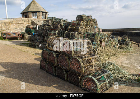 Charlestown, Südwestengland, England. Hafen. Hummer-Töpfe. Stockfoto